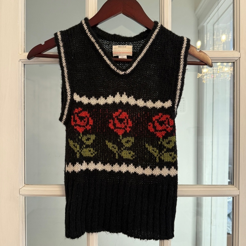 UO KIMCHI BLUE Women's Black Rose Detail Chunky Knit Sweater Vest Size S
